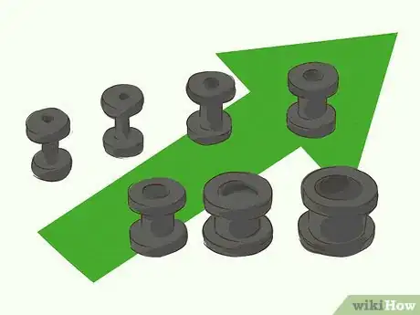 Step 5 相较于插入现有堵头之外的其他大小的堵头，我们建议你再等待2-3个月，等你感觉堵头包围的耳洞变得宽松后，再插入下一个规格大小的堵头。...