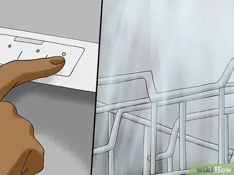 Step 3 把洗碗机里的物品清空，打开清洁模式。