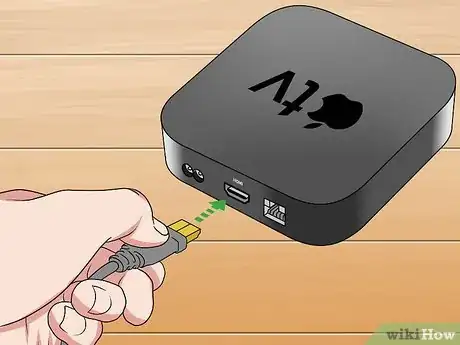 Step 4 将HDMI电缆的一端连接到Apple TV。