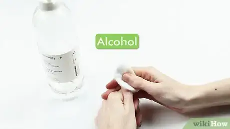 Step 1 用酒精和含有酒精的产品去除指甲油。