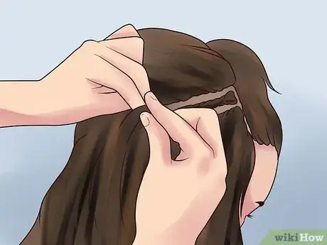 Step 3 睡觉前将头发编成松松的辫子。