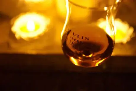 Step 1 选择正确的威士忌酒杯。