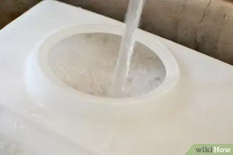 Step 5 冲洗水箱内部。