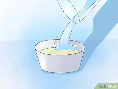 Step 2 往碗里加水。