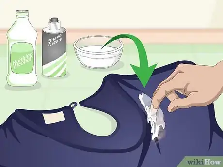 Step 4 添加外用酒精来对付顽固的污渍。