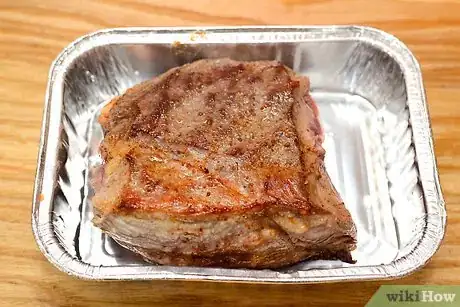 Step 7 把肉转移到烤箱里。