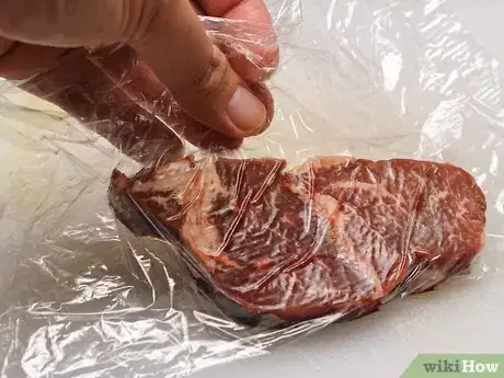 Step 5 把牛肉翻过来。