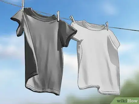 Step 1 把旧衣服拿出来晾一晾。