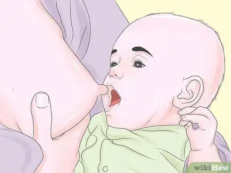 Step 4 将乳头对准孩子上唇处。