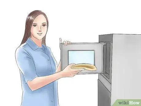 Step 6 用微波炉加热布料。