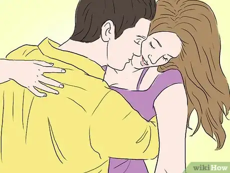 Step 3 在公共场合也要有挑逗性。