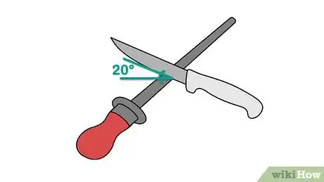 Step 4 握刀与磨刀棒成大约20°角。