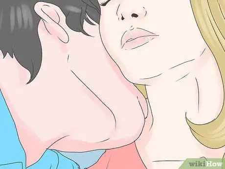 Step 3 轻咬、轻吸她的颈部。