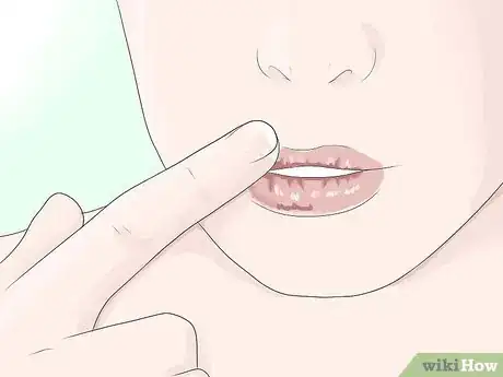Step 3 为嘴唇去角质。