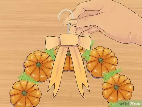 Step 8 花环上面挂一个挂线钩。
