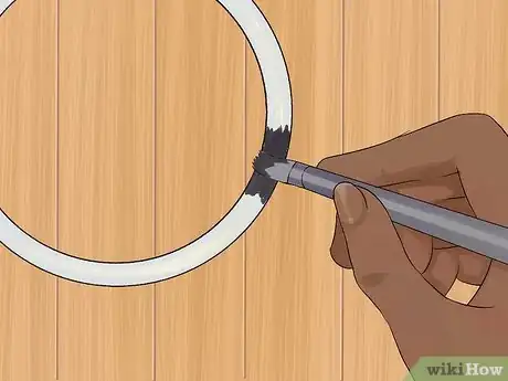 Step 1 将花环涂成黑色。