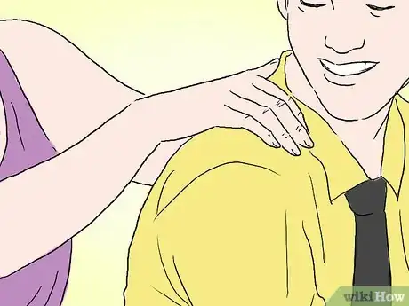 Step 5 给他一次性感的按摩。
