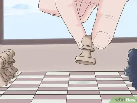 Step 1 白棋先走，黑棋紧跟。