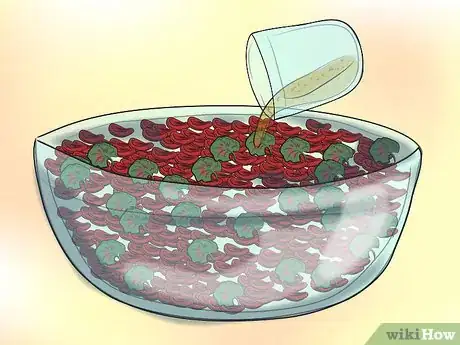 Step 2 将玫瑰花瓣和玫瑰天竺葵叶子放入搅拌钵。