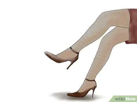 Step 4 穿网眼比较细的渔网袜。