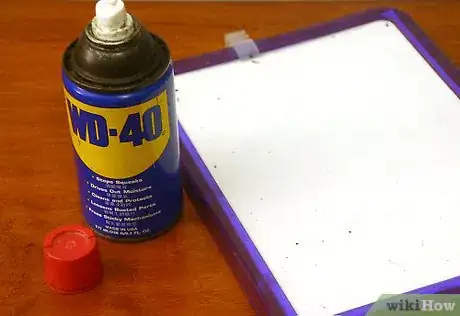 Step 3 用WD-40喷白板。