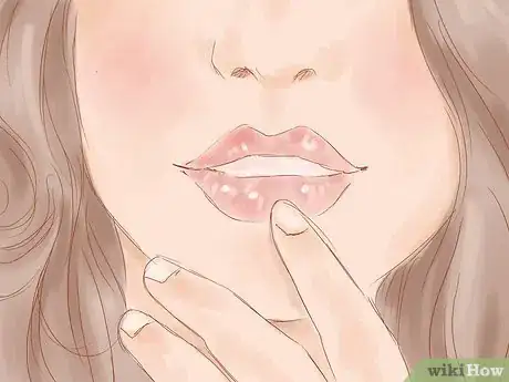 Step 2 让你的嘴唇“能亲”。