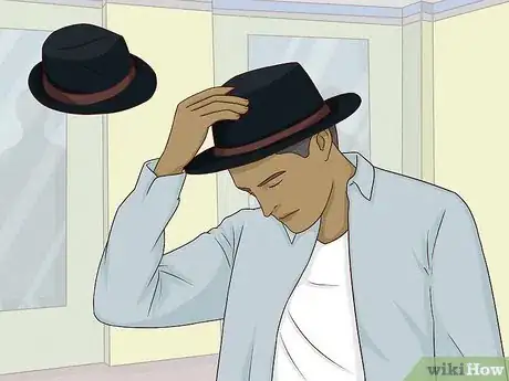Step 2 戴一顶帽子。