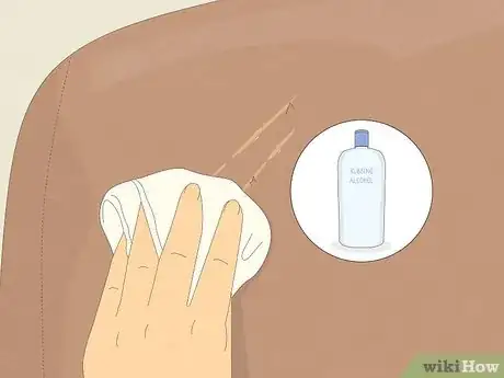 Step 1 用医用酒精清洁该区域。