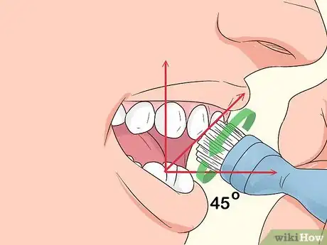 Step 3 刷牙时牙刷呈45度角，轻轻刷动。