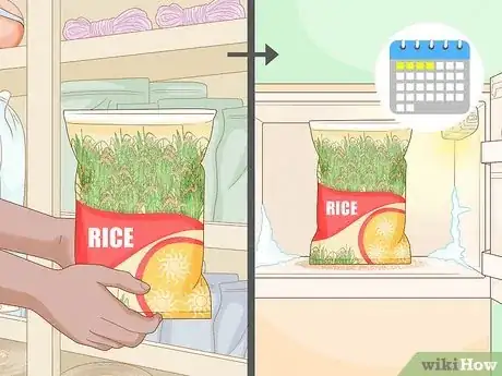 Step 2 把带回家的食物放进冰箱。