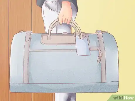Step 3 拿着行李再站到秤上。