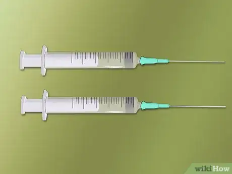 Step 3 注意用于肌内注射的针头和皮下注射的针头是不一样的。