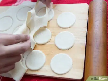 Step 6 把大面饼切成小面饼。