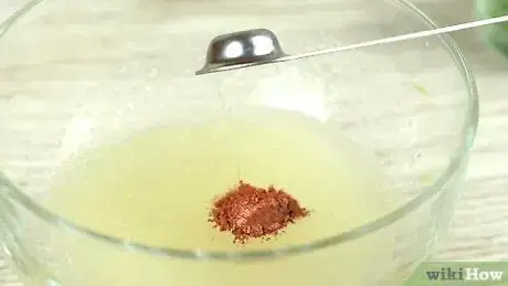 Step 3 添加金属光泽色粉或喷枪食用色素。