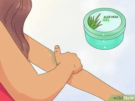 Step 4 在患处涂抹芦荟胶。