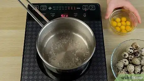 Step 4 把水烧开。