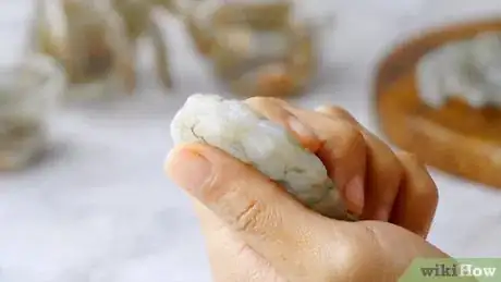 Step 4 检查虾的腹部。