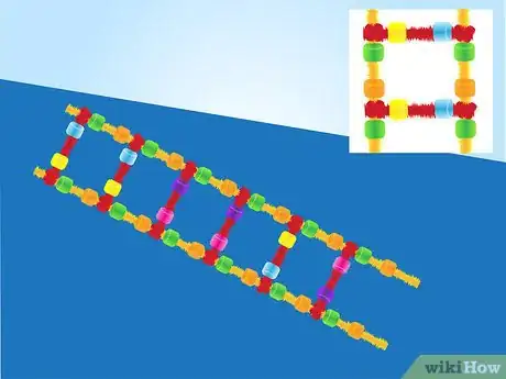 Step 5 把穿好珠子的两条长条接在一起。