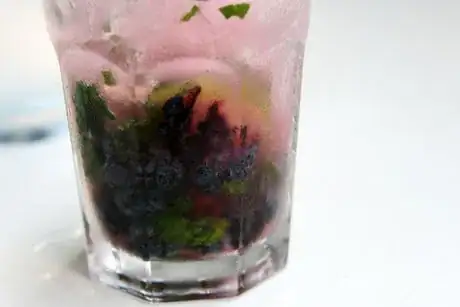 Step 3 做蓝莓莫吉托。
