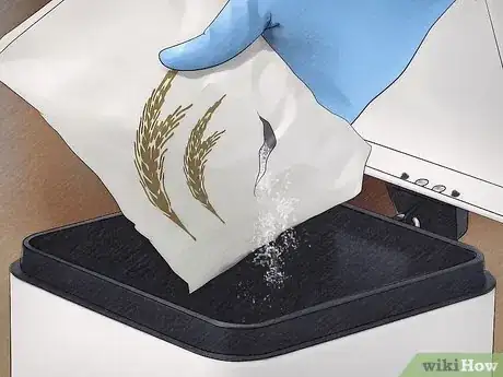 Step 2 清理掉滋生书虱的物品。