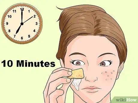 Step 4 用香蕉皮擦拭皮肤。