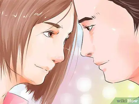 Step 2 眼神交流有助于亲吻。