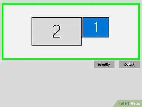 Step 3 放好第二个显示器。