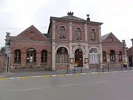 The town hall and school of Étréaupont