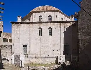 West view of the façade.