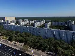 Northern part of Yaroslavskoye shosse; Hanoi trade center and Losiny Ostrov national park are in the background.