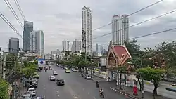 Charoen Nakhon road in front of Wat Sawettachat Worawihan.