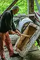 Master making Jara beehive