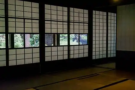 Another style of yukimi shoji, yokogaku shoji: full-width glass, surrounded by lightweight panes.