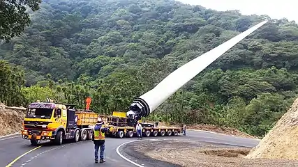 Goldhofer FTV blade lifter being pulled by a Mercedes-Benz SK 3553 tractor